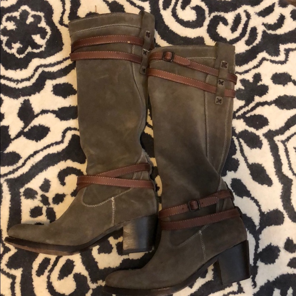 Beautiful suede Frye boots! Size 7.5